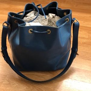 Louis Vuitton epi bucket bag